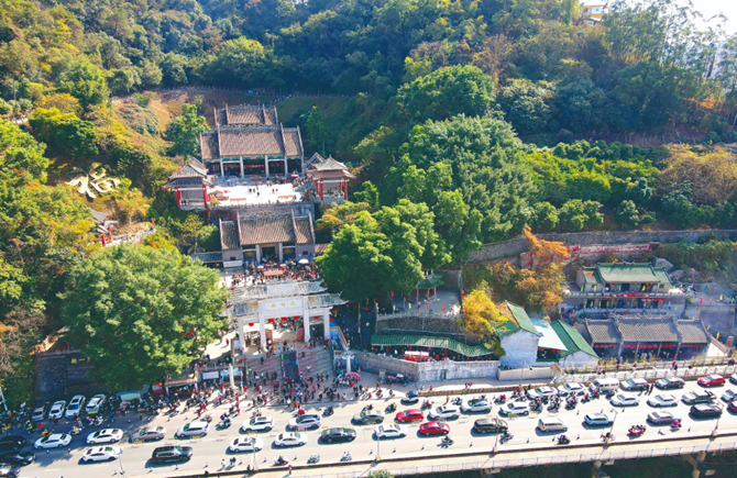 景區(qū)游客多